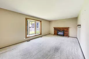 1276 Chatham Ln, Roselle, IL 60172 - Photo 10