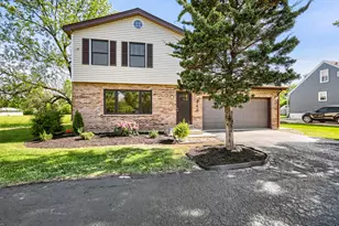 445 E Fullerton Ave, Addison, IL 60101 - Photo 1