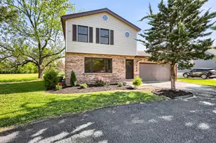 445 E Fullerton Ave, Addison, IL 60101 - Photo 2