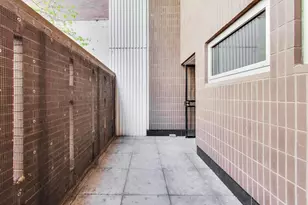 201 E Chestnut St, Chicago, IL 60611 - Photo 26