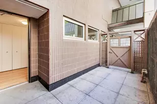 201 E Chestnut St, Chicago, IL 60611 - Photo 4