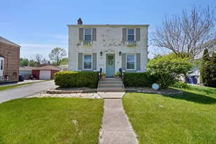 6 Iroquois Dr, Clarendon Hills, IL 60514 - Photo 1