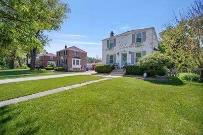 6 Iroquois Drive, Clarendon Hills, IL 60514 - Photo 2