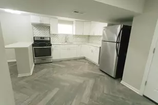 2252 W 71st St, Chicago, IL 60636 - Photo 14