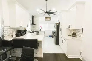 2252 W 71st St, Chicago, IL 60636 - Photo 4
