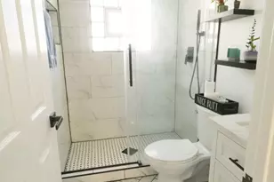 2252 W 71st St, Chicago, IL 60636 - Photo 6