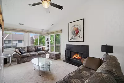 981 Pine Tree Circle S #981, Buffalo Grove, IL 60089 - Photo 2