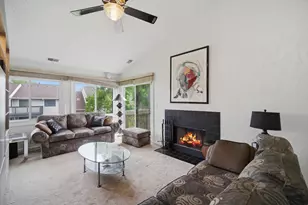 981 Pine Tree Circle South, Buffalo Grove, IL 60089 - Photo 2
