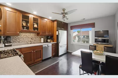 981 Pine Tree Circle S #981, Buffalo Grove, IL 60089 - Photo 6