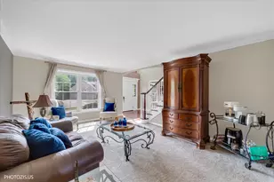 80 Chestnut Ct, Elgin, IL 60120 - Photo 4