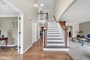 80 Chestnut Ct, Elgin, IL 60120 - Photo 2