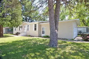 406 Spruce Dr, Belvidere, IL 61008 - Photo 2