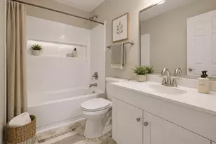 1640 Edinburgh Ct, Aurora, IL 60504 - Photo 8