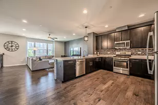 2515 Huntleigh Ln, Woodridge, IL 60517 - Photo 4