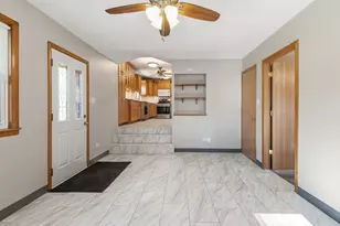 10605 Sycamore Dr, Chicago Ridge, IL 60415 - Photo 4