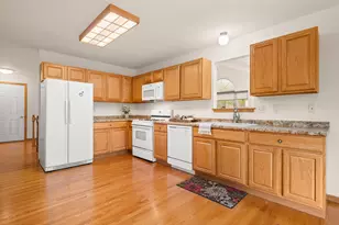 915 Foxpointe Dr, Sycamore, IL 60178 - Photo 12