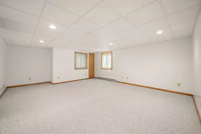 915 Foxpointe Drive, Sycamore, IL 60178 - Photo 22