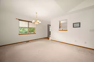 915 Foxpointe Dr, Sycamore, IL 60178 - Photo 10