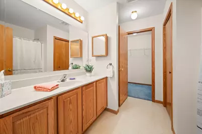 915 Foxpointe Drive, Sycamore, IL 60178 - Photo 16