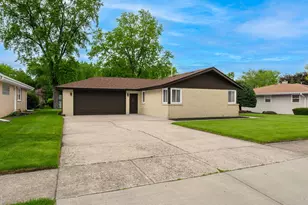 1011 Maitland Dr, Lockport, IL 60441 - Photo 2