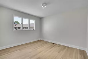 16110 Pine Dr, Tinley Park, IL 60477 - Photo 14