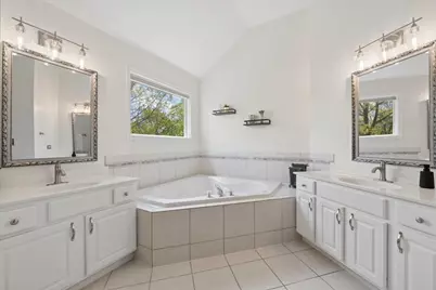 2119 W Thornwood Drive, South Elgin, IL 60177 - Photo 18