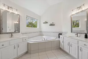 2119 W Thornwood Dr, South Elgin, IL 60177 - Photo 18