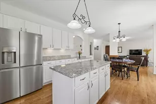 2119 W Thornwood Dr, South Elgin, IL 60177 - Photo 10