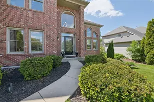 2119 W Thornwood Dr, South Elgin, IL 60177 - Photo 2