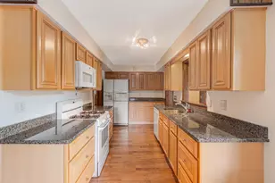 1393 Cottonwood Ln, Crystal Lake, IL 60014 - Photo 4