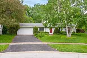 1132 Millburn Ct, Saint Charles, IL 60174 - Photo 2