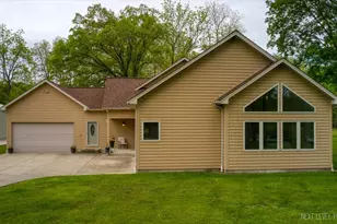 6740 Sundown Ln, Yorkville, IL 60560 - Photo 2