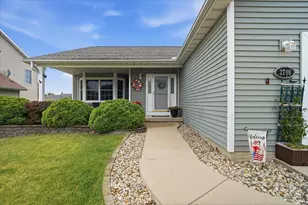 2706 Stratmoor Dr, Bloomington, IL 61705 - Photo 2