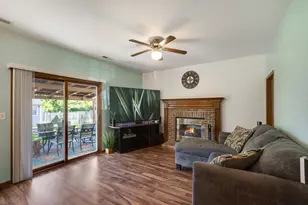1069 Waterford Rd, Bartlett, IL 60103 - Photo 6