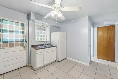 7843 S Yates Boulevard, Chicago, IL 60649 - Photo 10