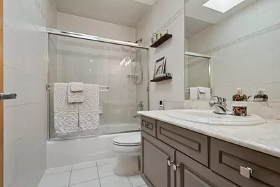 986 E Red Oak Street, Addison, IL 60101 - Photo 16
