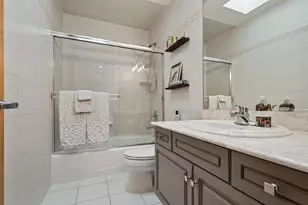 986 E Red Oak St, Addison, IL 60101 - Photo 16