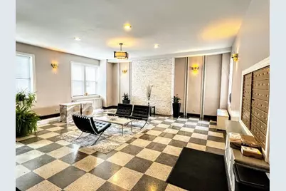 3933 N Clarendon Avenue #210, Chicago, IL 60613 - Photo 2