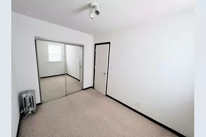 3933 N Clarendon Avenue #210, Chicago, IL 60613 - Photo 8