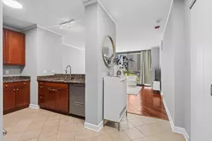 201 N Westshore Dr, Chicago, IL 60601 - Photo 8