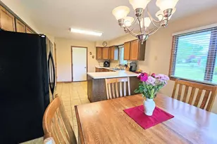 6090 Chatsworth Dr, Rockford, IL 61109 - Photo 8