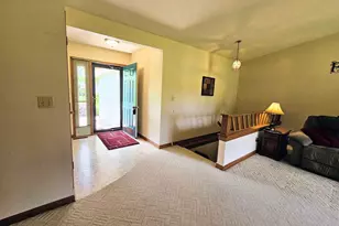6090 Chatsworth Dr, Rockford, IL 61109 - Photo 4