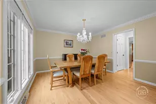 202 Windsor Cir, Saint Charles, IL 60175 - Photo 6