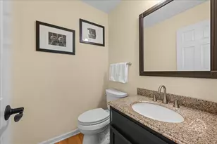 202 Windsor Cir, Saint Charles, IL 60175 - Photo 14
