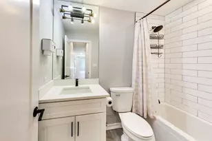 552 E 46th Pl, Chicago, IL 60653 - Photo 6