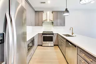 552 E 46th Pl, Chicago, IL 60653 - Photo 4