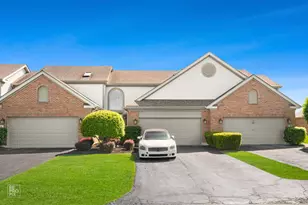 14 Corinth Ct, Tinley Park, IL 60477 - Photo 1