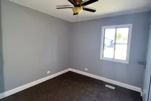 3915 Greenbay Dr, Hanover Park, IL 60133 - Photo 10