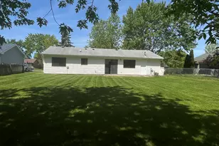 3915 Greenbay Dr, Hanover Park, IL 60133 - Photo 18