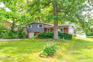1083 Lomond Dr, Mundelein, IL 60060 - Photo 1